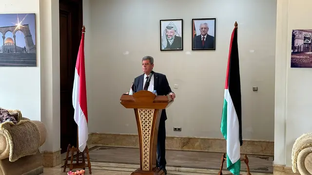 Duta Besar Palestina untuk Indonesia Zuhair Al-Shun dalam pernyataan pers kepada media, Jumat (10/5/2024). (Dok. Liputan6/Benedikta Miranti)