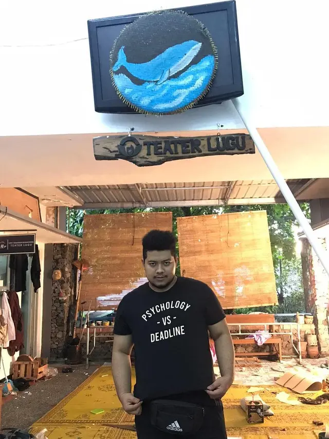 6 Potret Adam Gifari Pedalang Putra Rhoma Irama, Aktif di Seni Karawitan