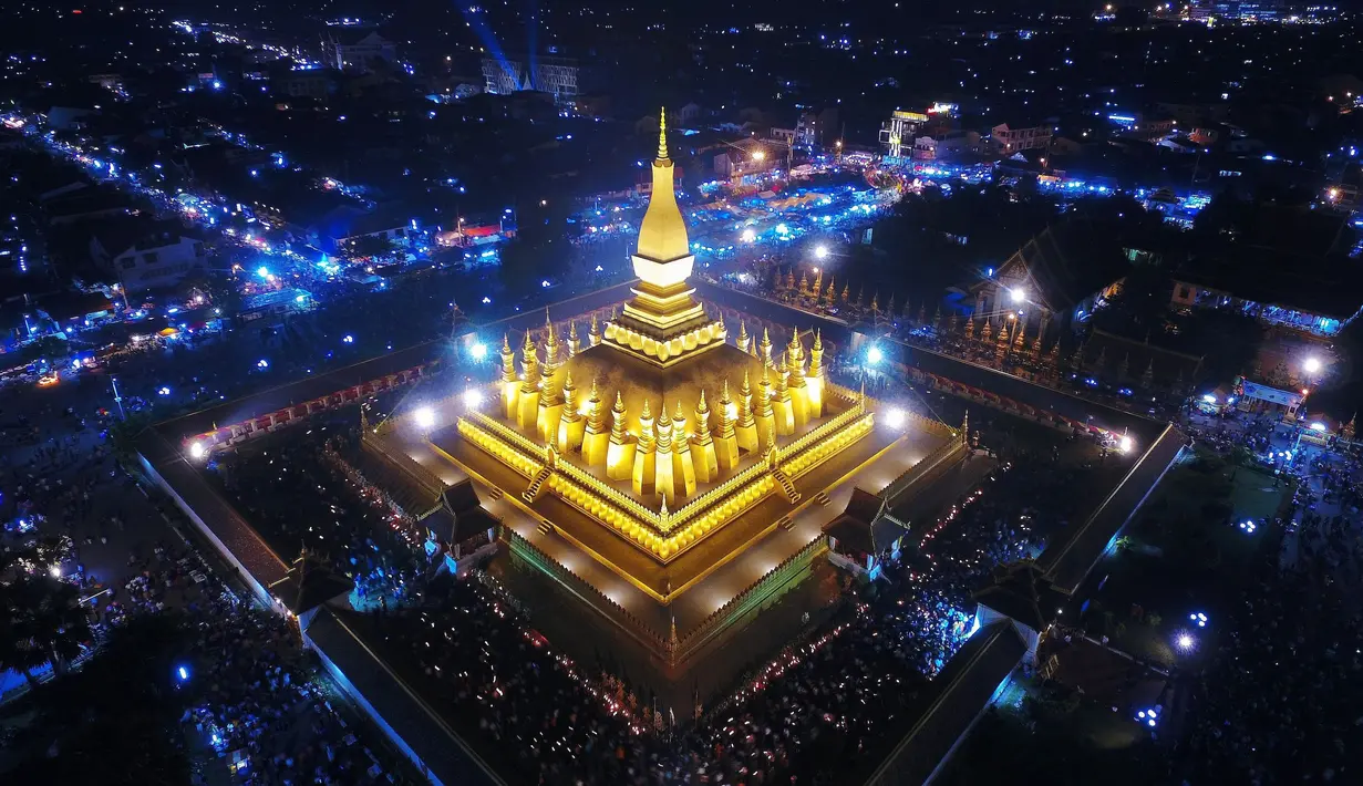 Pasar malam di sepanjang Sungai Mekong di Vientiane, Laos pada 29 Oktober 2019. Kerajaan Lan Xang, negara multietnis bersatu pertama dalam sejarah Laos, memindahkan ibu kotanya ke Vientiane pada pertengahan abad ke-16. (Xinhua/Kaikeo Saiyasane)
