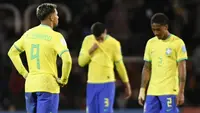 Pemain Brasil tertunduk lesu setelah ditaklukkan Italia pada matchday 1 Grup D Piala Dunia U-20 2023 di Estadio Malvinas, Argentina, Senin (22/05/2023). Italia menang dengan skor 3-2. (AFP/Andres Larrovere)