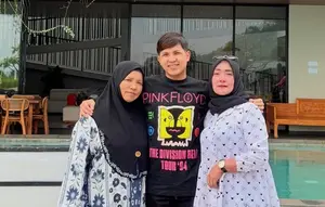 Jirayut Pamer Kehangatan Bareng Ibu Kandung dan Ibu Tiri, Akur Banget!