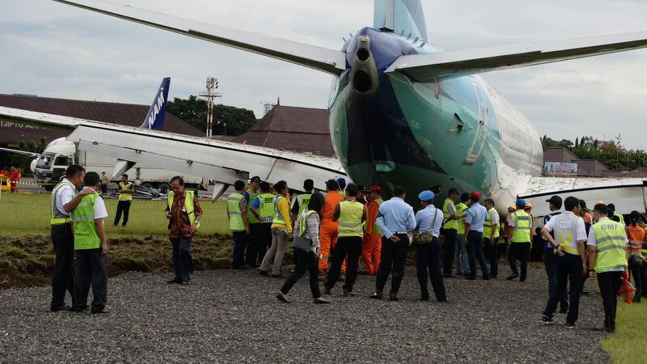 Penyebab Evakuasi Pesawat Garuda Tergelincir Hingga 7 Jam