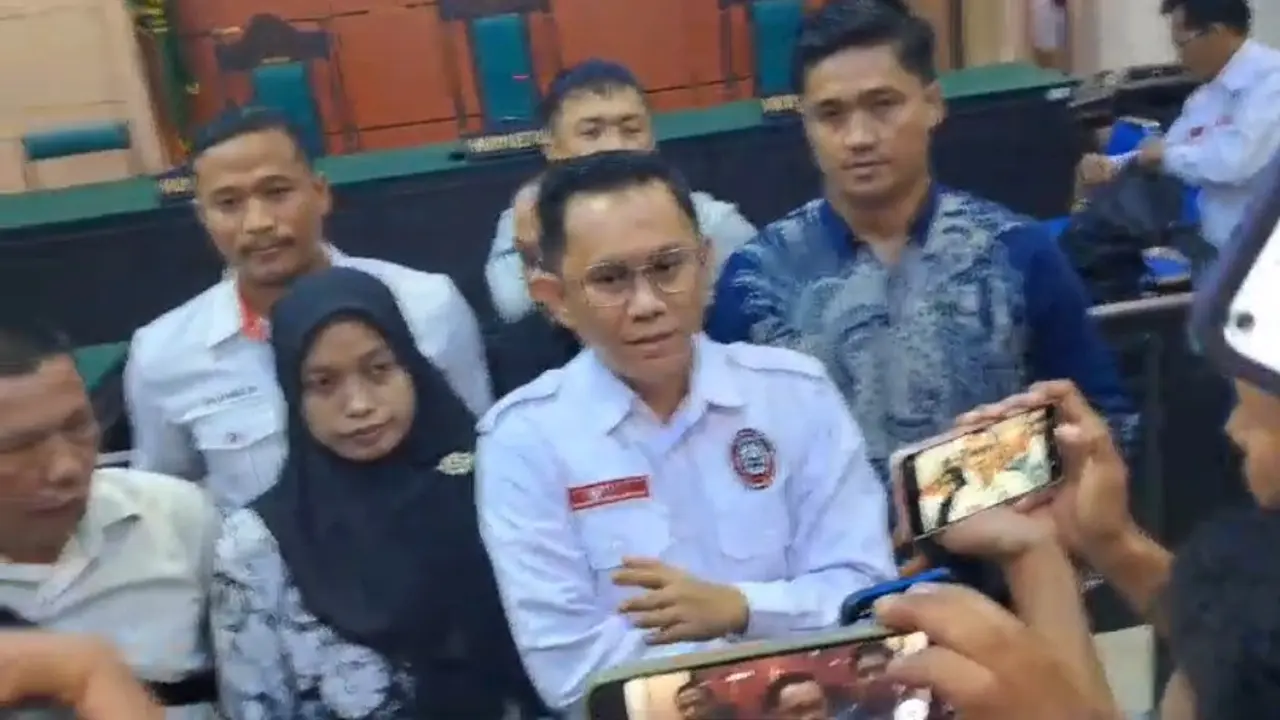 sidang tuntutan, JPU Kejari Konawer selatan membebaskan Supriyani guru honorer di Konawe Selatan.
