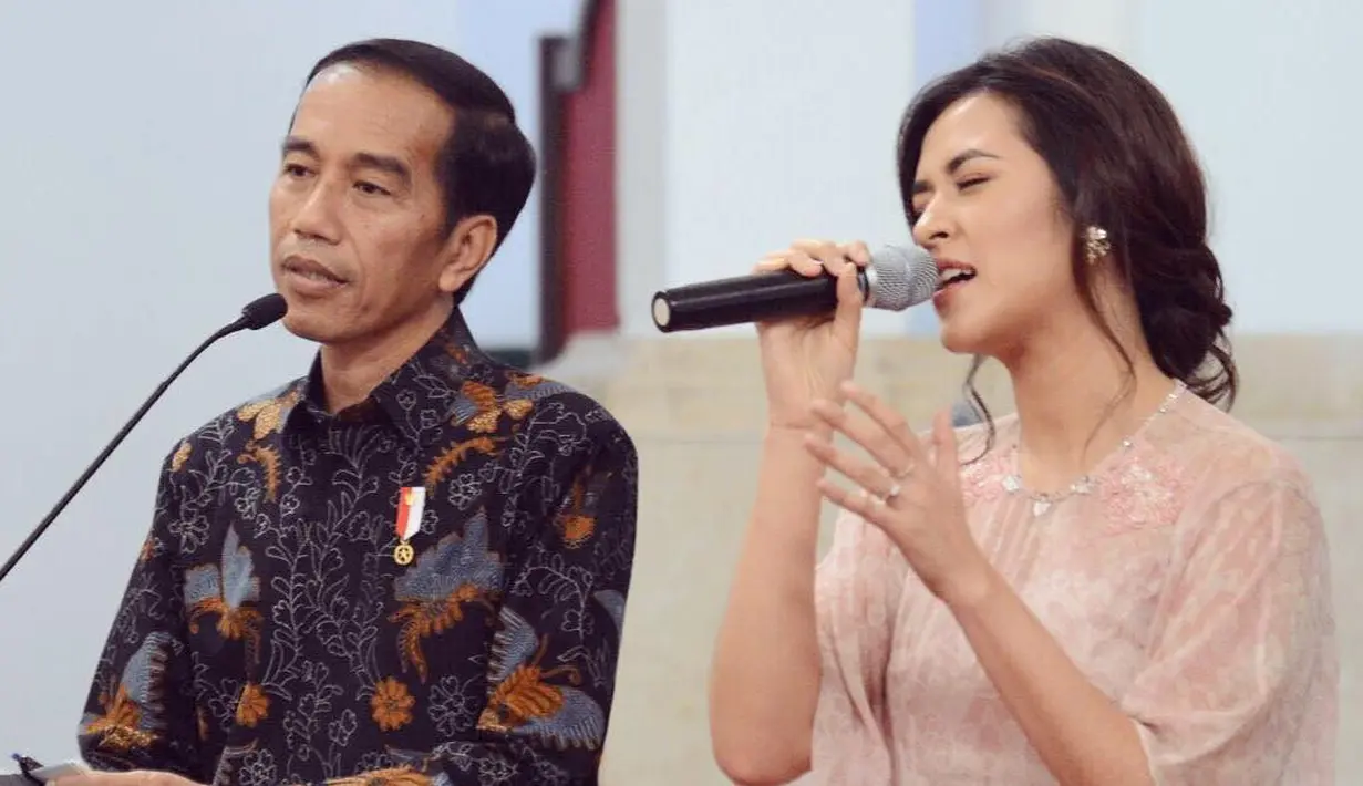 Raisa tampak menunjukkan keahliannya dalam bernyanyi di hadapan Jokowi. (Foto: instagram.com/raisa6690)