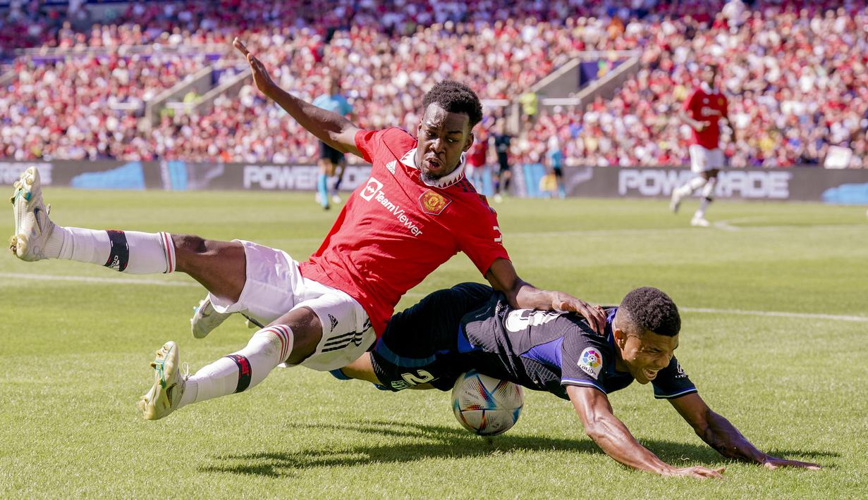 Anthony Elanga tampaknya akan sangat kesulitan untuk menembus skuat utama MU asuhan Erik ten Hag. Rekrutan anyar MU, Antony benar-benar menunjukkan kelasnya di laga debut kontra Arsenal. Ditambah, Cristiano Ronaldo yang selalu mampu tampil impersif meski bermain dari bangku cadangan. Posisi Elanga juga makin sulit jika Anthony Martial kembali dari cedera. Posisinya bakal makin tidak menentu. (AFP/NTB/Stian Lysberg Solum)