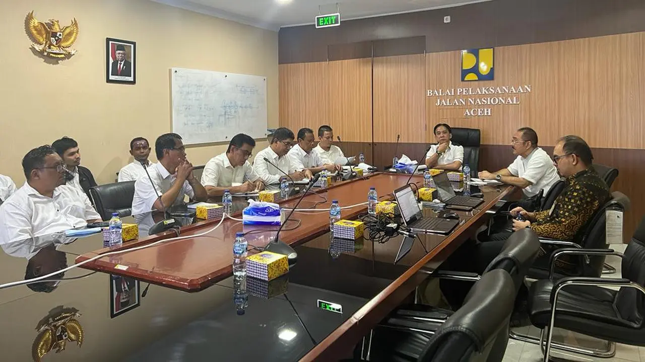Audiensi KSP bersama Pemerintah Aceh dan Balai Pelaksanaan Jalan Nasional (BPJN) Aceh, di Banda Aceh, Selasa (13/6/2023).