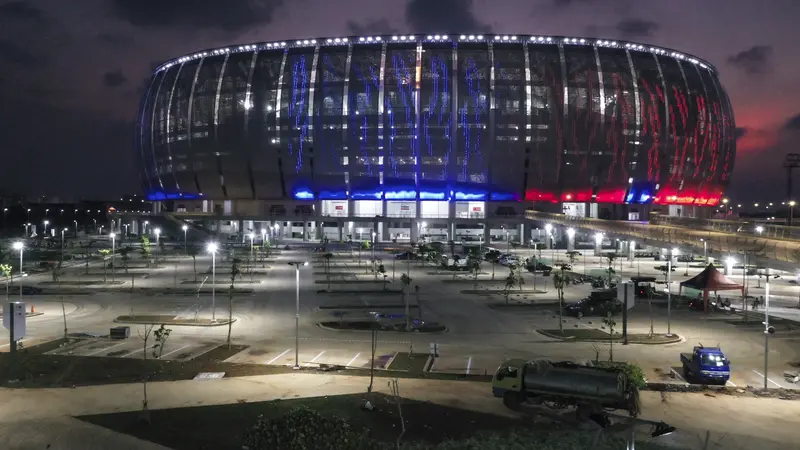 Jakarta International Stadium di Malam Hari