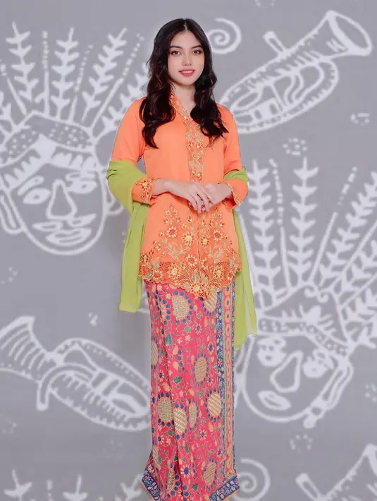 Meski baru berusia 14 tahun, gadis yang akrab disapa Zemma ini berhasil menunjukkan potensinya dengan meraih posisi runner up 1. [@raihana_zemma]