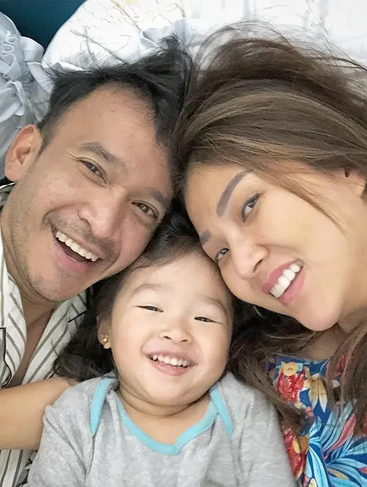 Banyaknya haters yang sering kali menyudutkan dirinya dan keluarganya juga tak pernah di ambil pusing. Bahkan, hanya dianggap sebagai angin lalu. Bahkan, ia mengaku lebih setres mikirin cabe dan tepung dari pada haters. (Instagram/ruben_onsu)