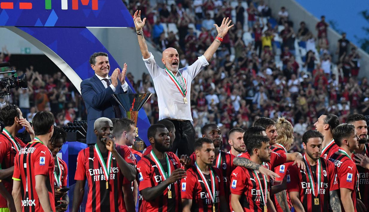 Sebagai pemain, Stefano Pioli tercatat mengoleksi satu gelar juara Liga Italia bersama Juventus pada musim 1985/1986. Sementara sebagai pelatih ia tercatat satu kali menjuarai Liga Italia bersama AC Milan pada musim 2021/2022. (AFP/Tiziana Fabi)