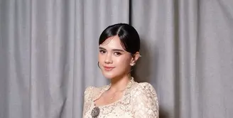 Di momen akad nikah Ochi Rosdiana, Audi Marissa didapuk sebagai salah satu bridesmaid. [@audimarissa].