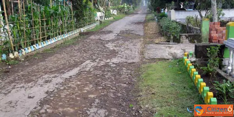 Jalan Rusak di Kromengan