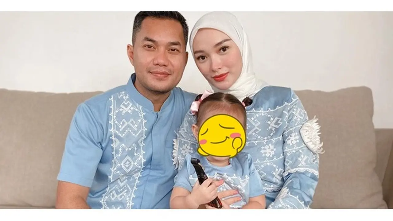 Tengah Jadi Sorotan, Ini 6 Momen Zaskia Gotik Momong Buah Hatinya