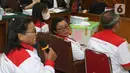 Tante Brigadir Yosua Roslin Emika Simanjuntak  memberikan keterangan saat mengikuti sidang lanjutan pembunuhan Brigadir Yosua dengan terdakwa Richard Eliezer Pudihang Lumiu di PN Jakarta Selatan, Jakarta, Selasa (25/10/2022). Sidang itu beragenda mendengarkan keterangan saksi diantaranya saksi pelapor Kamaruddin Simanjuntak, kedua orang tua korban Samuel Hutabarat dan Rosti Simanjuntak serta pacar korban Vera Simanjuntak. (Liputan6.com/Herman Zakharia)
