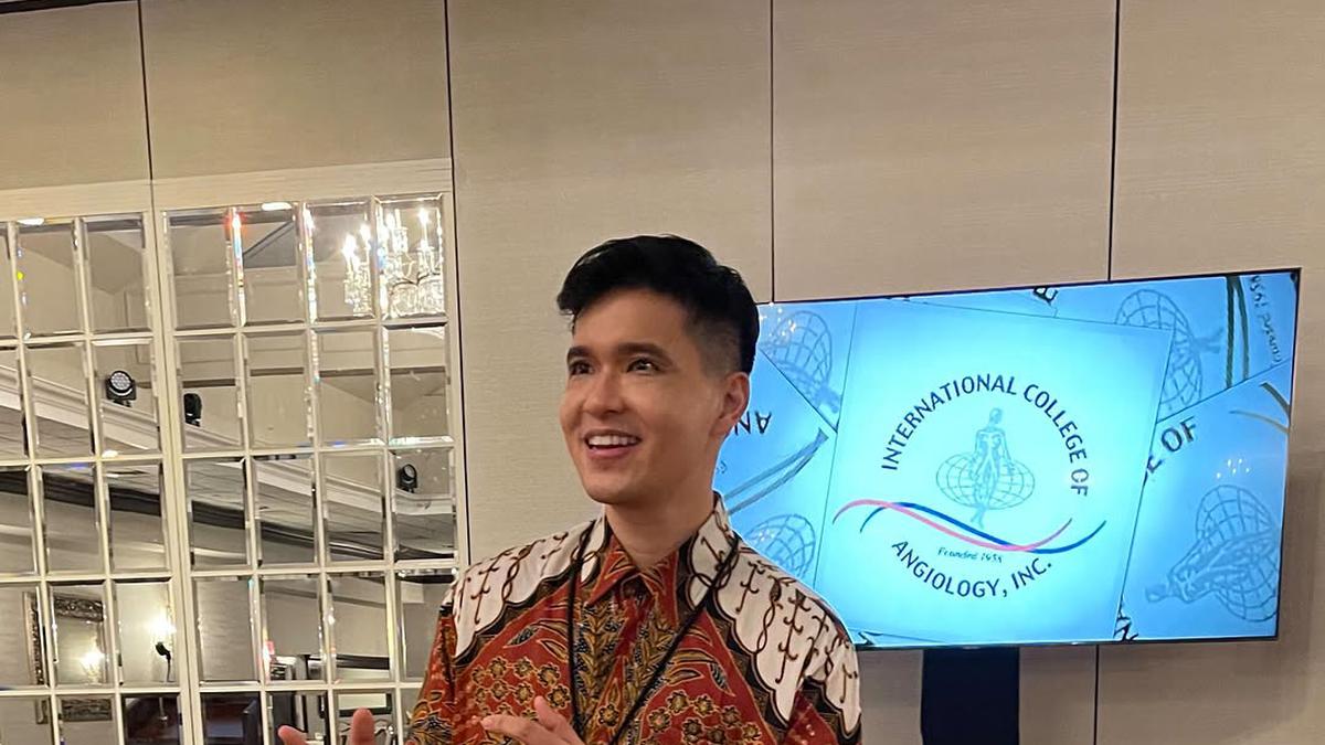 Presenter Dokter Vito Damay Rilis Buku Phlebology, Bahagia Berbagi Wawasan dengan Masyarakat