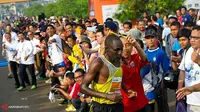 [GALERI FOTO] Aksi Kocak Jokowi Kejar Pelari Kenya