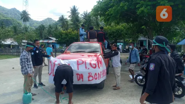 Aksi Penolakan sejumlah warga Bonebol bersama mahasiswa (Arfandi Ibrahim/Liputan6.com)
