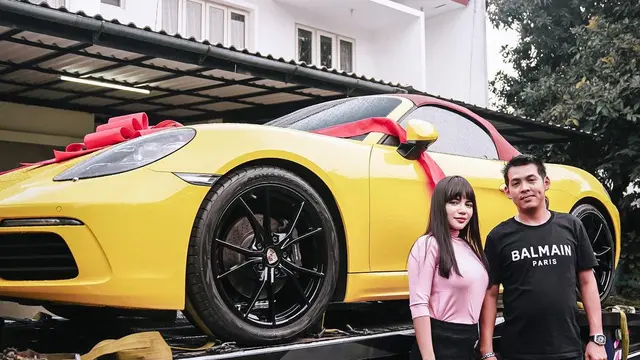 Dinar Candy dan Ko Apex. (Foto: Dok. Instagram @ko__apex)