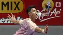Bermain di hadapan publik sendiri, pada set pertama, Alwi Farhan harus mengakui keunggulan Anders Antonsen dengan skor 16-21. (Liputan6.com/Herman Zakharia)