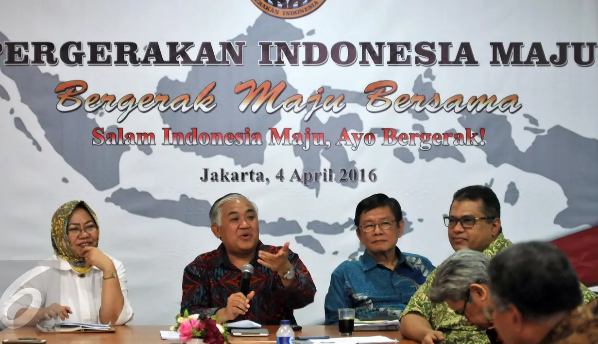 Din Syamsuddin (kedua kiri) saat konferensi pers deklarasi Dewan Nasional Pergerakan Indonesia Maju (PIM) di Jakarta, Senin (4/4/2016). Dewan Nasional PIM menggalang potensi kemajemukan untuk ikut memajukan kehidupan bangsa. (Liputan6.com/Johan Tallo)