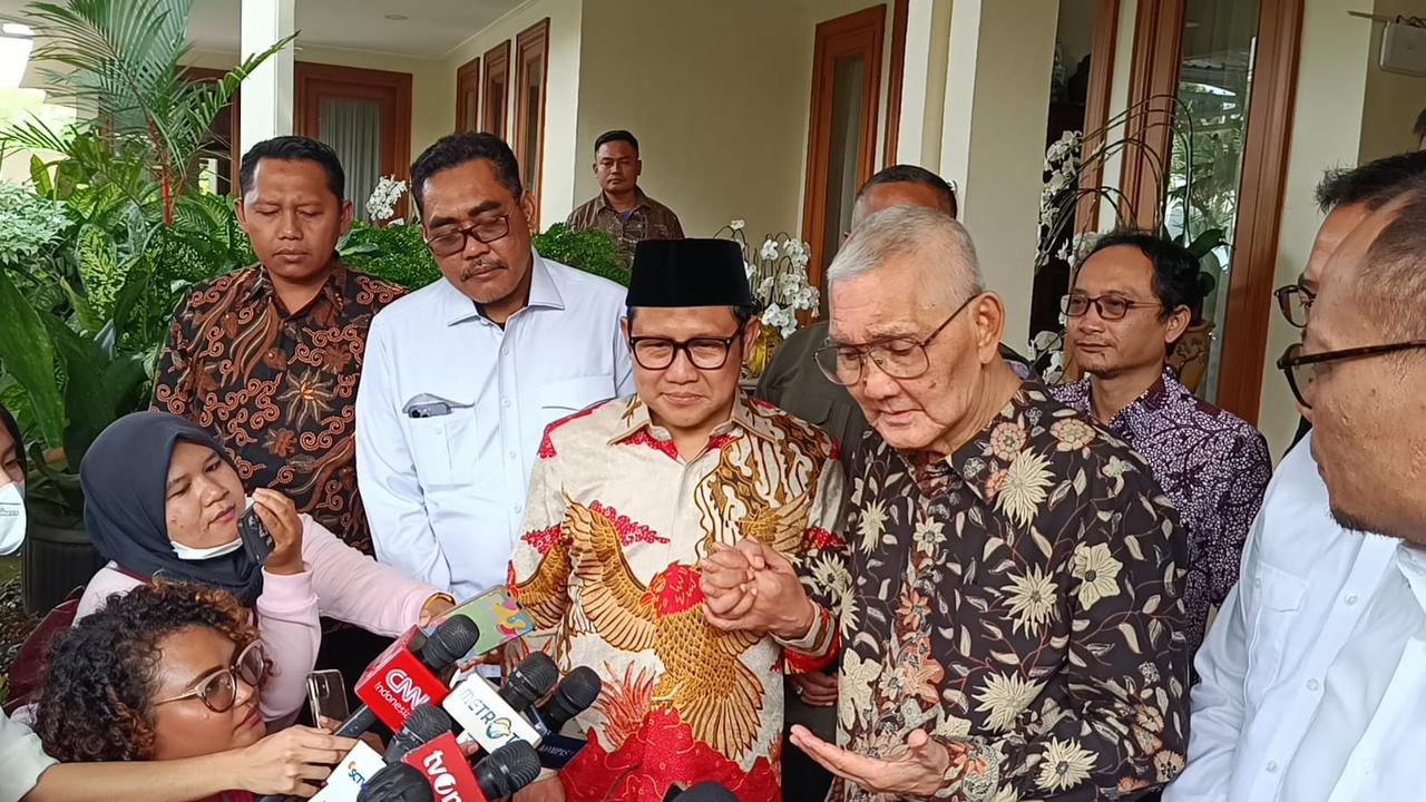 Ketua Umum PKB Muhaimin Iskandar alias Cak Imin menemui Wakil Presiden Indonesia ke-6 Try Sutrisno di Jalan Purwakarta, Menteng, Jakarta Pusat, Sabtu (20/5/2023).