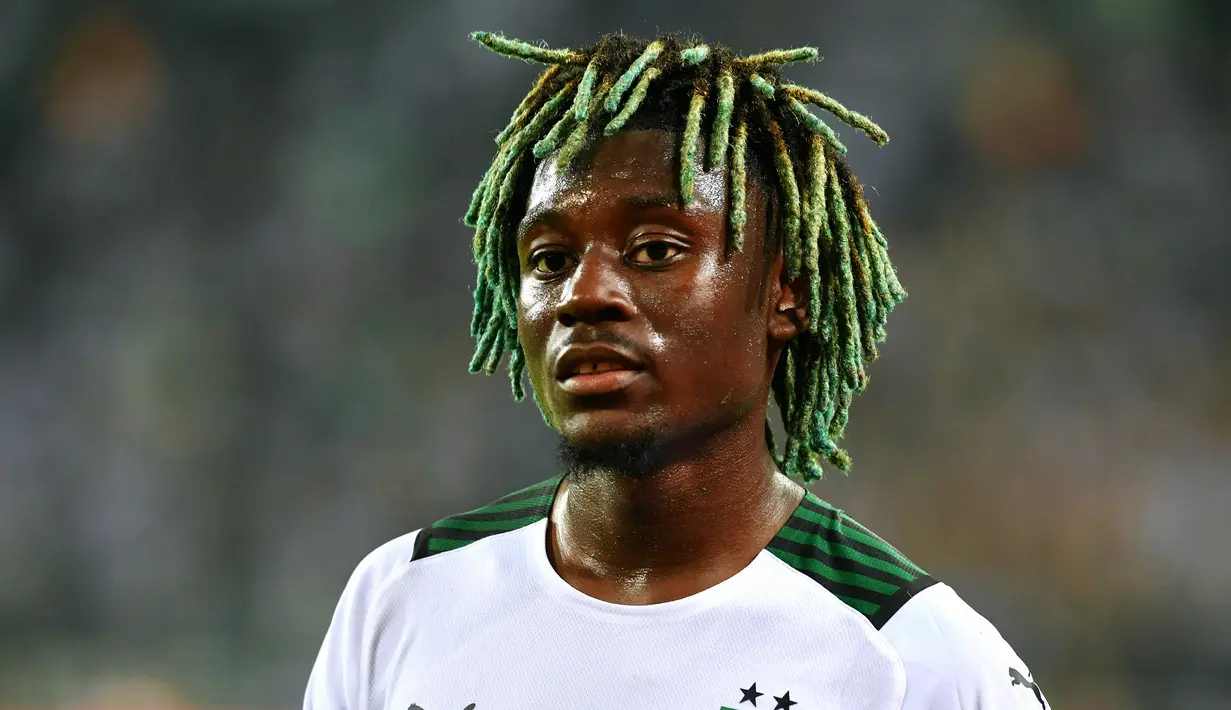 Manu Kone adalah pemain yang dilaporkan muncul dalam radar Arsenal. Gelandang Prancis itu pernah menjadi target bagi Jurgen Klopp semasa di Liverpool pada tahun 2023 lalu. Pada usia 23 tahun, Kone bisa memberi Mikel Arteta opsi yang lebih muda selain Declan Rice. (UWE KRAFT / AFP)