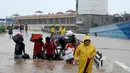 Sebelumnya, badai tropis John menghantam pantai barat Meksiko pada Senin (23/6/2024) dengan kecepatan angin mencapai 200 kilometer per jam (124 mil per jam). (Francisco ROBLES/AFP)