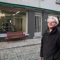 Eric Vekeman, warga Belgia yang menemukan solusi jenius parkir ketika pemerintah melarang pembuatan lahan parkir.