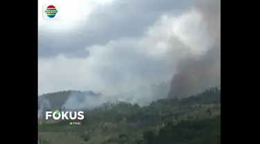 Upaya pemadaman api terus dilakukan petugas gabungan dari Perhutani, anggota TNI dan Polri dibantu warga sekitar.