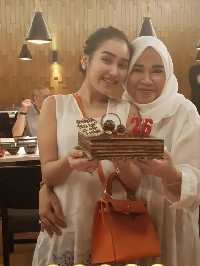 [Bintang] Ayu Ting Ting