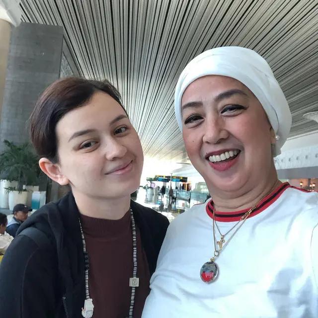 Ibunda Pasang Badan ketika Cerai dari Suami, Ini 6 Potret Kimberly Ryder dan Ibu