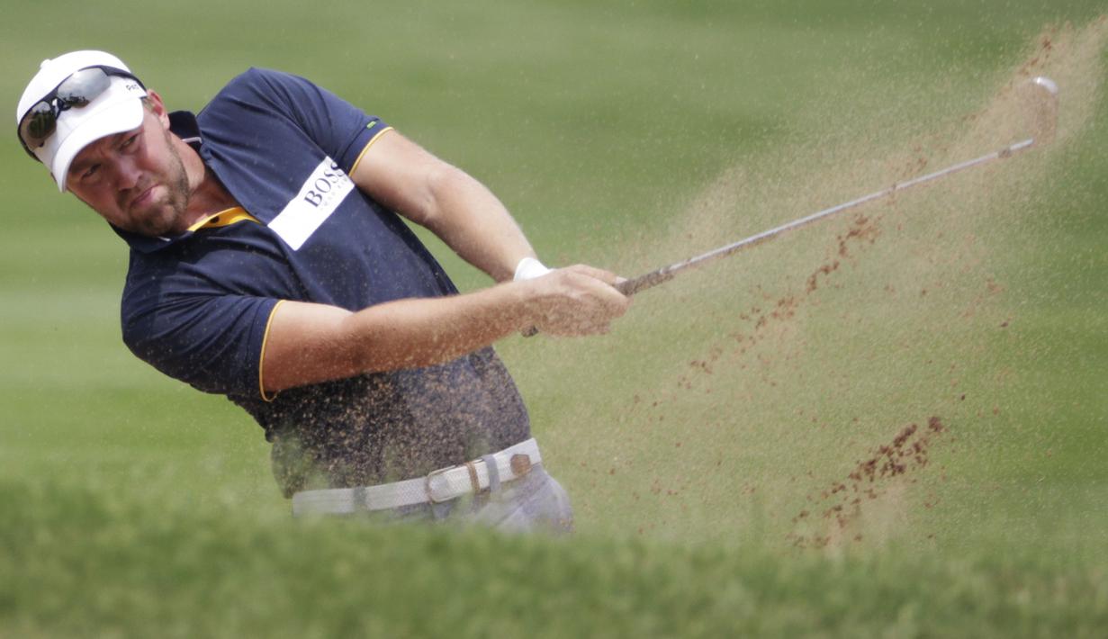 Pegolf melakukan pukulan saat tampil pada turnamen golf BRI Indonesia Open 2019 di Pondok Indah, Jakarta, Kamis (29/8). Indonesia Open memperebutkan total hadiah 500 ribu US Dollar. (Bola.com/Vitalis Yogi Trisna)