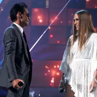 Jennifer Lopez dan Marc Anthony sudah bercerai sejak beberapa tahun lalu kini disiarkan kembali bersama. Terlebih ketika keduanya mengumbar cium di atas panggung, dan Marc juga telah berpisah dengan Shannon De Lima. (AFP/Bintang.com)
