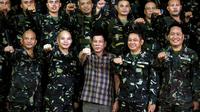Presiden Filipina Rodrigo Duterte memerintahkan tentaranya untuk menghancurkan Abu Sayyaf (Reuters)