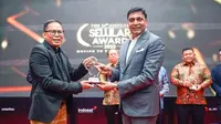 President Director and CEO Indosat Ooredoo Hutchison, Vikram Sinha, menerima penghargaan CEO of the Year di ajang Selular Award 2023. Dok:  Indosat Ooredoo Hutchison