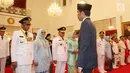 Presiden Joko Widodo atau Jokowi melantik gubernur dan wakil gubernur hasil Pilkada 2018 di Istana Negara, Jakarta, Rabu (5/9). Pelantikan dilakukan langsung oleh Jokowi. (Liputan6.com/HO/Wan)