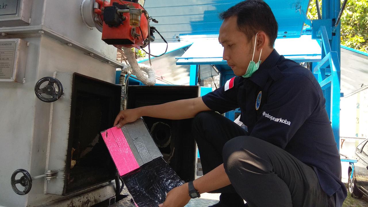 BNN musnahkan barang bukti narkoba dari 10 kasus yang diungkap. (Merdeka.com/Nur Habibie)