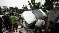 Di dalam mobil Pajero Sport yang terguling di Medan itu terdapat lima penumpang. (Liputan6.com/Reza Efendi)