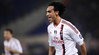 3. Alessandro Nesta - Mantan bek AC Milan tersebut terpaksa absen satu pekan akibat cedera jari yang dialaminya usai keseringan bermain Playstation. (AFP/Filippo Monteforte)