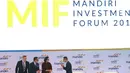 Menkeu Sri Mulyani (kedua kanan) saat menghadiri acara Mandiri Investment Forum (MIF) di Jakarta, Rabu (7/2). Bank Mandiri bersama Mandiri Sekuritas menggelar MIF 2018 untuk menginformasikan sejumlah peluang investasi potensial.(Liputan6.com/Angga Yuniar)