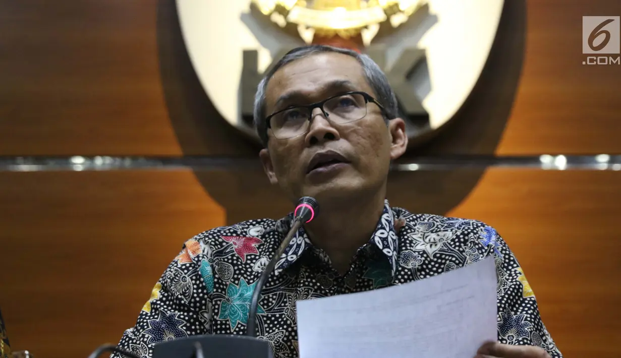 Komisioner KPK, Alexander Marwata saat mengumumkan penetapan tersangka baru kasus dugaan suap dana hibah Kemenpora ke KONI Pusat, Gedung KPK, Jakarta, Rabu (18/9/2019). KPK menetapkan Menpora Imam Nahrawi sebagai tersangka baru diduga menerima suap Rp26,5 milyar. (Liputan6.com/Helmi Fithriansyah)