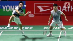 Pebulu tangkis ganda putri Indonesia Apriyani Rahayu/Siti Fadia Silva Ramadhanti saat bertanding melawan pebulu tangkis ganda putri China Taipei Hu Ling Fang/Lin Xiao Min pada pertandingan babak 16 besar Indonesia Masters 2023 di Istora Senayan, Jakarta, Kamis (26/1/2023). Apriyani/Siti Fadia berhasil mengalahkan lawannya dalam dua gim dengan skor akhir 22-20 dan 21-16. (Liputan6.com/Herman Zakharia)