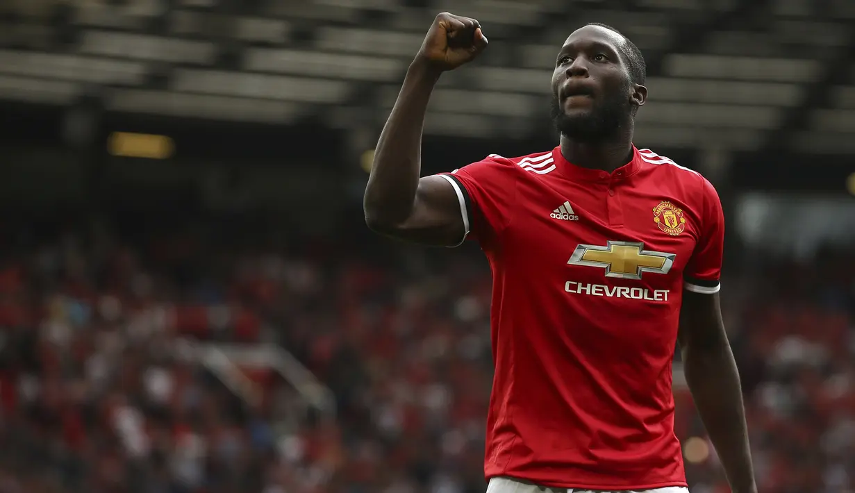 Pemain Manchester United, Romelu Lukaku saat ini memimpin klasemen sementara Premier League dengan torehan tiga gol hingga pekan ketiga. (AP/Dave Thompson)