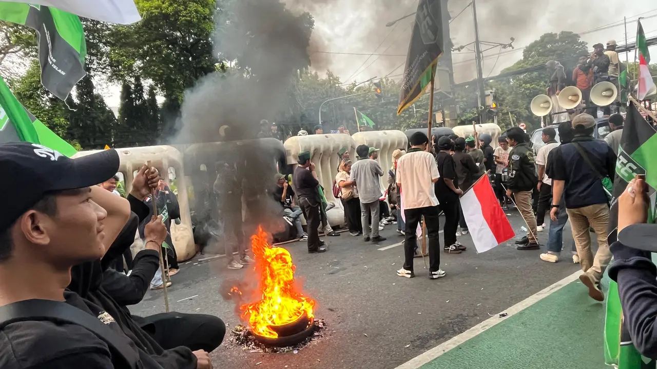 Demo 'Peringatan Darurat' di Kantor Komisi Pemilihan Umum (KPU), Jakarta.