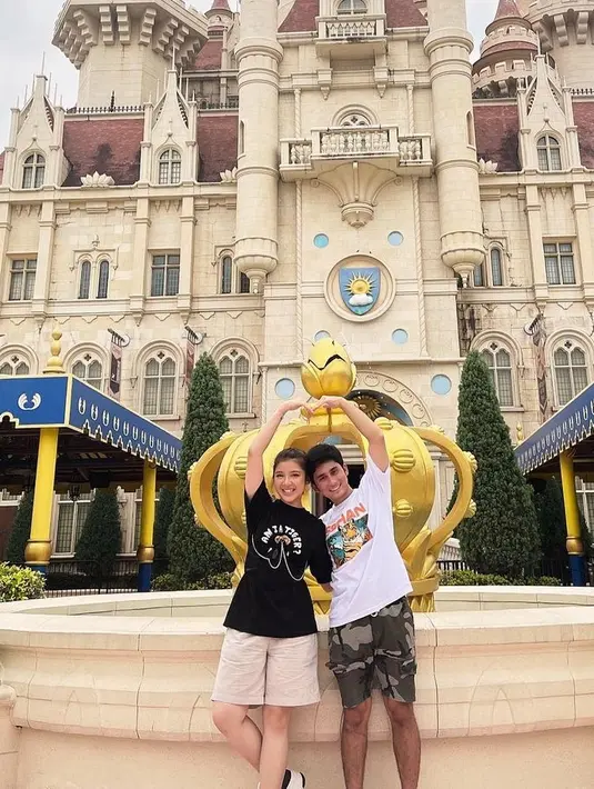 Meski tengah diterpa isu perselingkuhan, Alshad Ahmad dan Tiara Andini masih kerap mendapat dukungan agar keduanya bisa melangkah ke jenjang pernikahan. (Liputan6.com/IG/@alshadahmad).