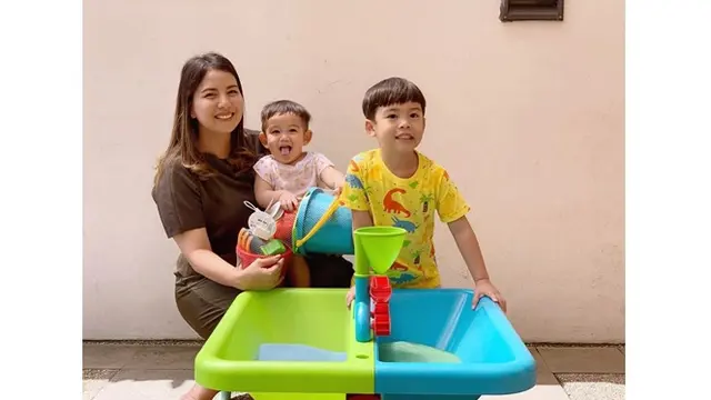 Sebut Berat Badannya Cocok untuk Usia 53 Tahun, Ini 6 Potret Terbaru Tya Ariestya
