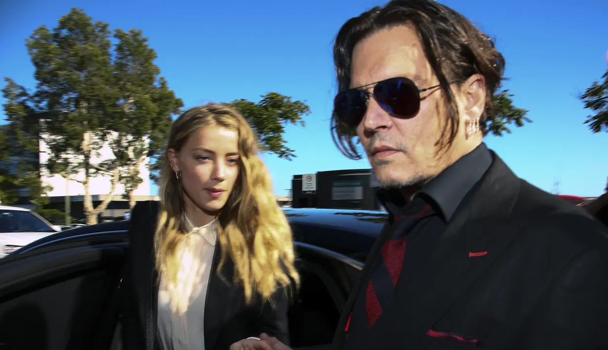 Johnny Deep akhirnya membuat pernyataan berkaitan dengan perceraiannya pada Kamis (26/5). Seperti dilansir Aceshowbiz, Johnny tidak akan berbicara mengenai kesedihan ditinggal ibunya dan pernikahannya. (AFP/Bintang.com)