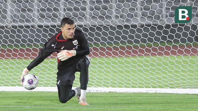 Foto: Jatuh Bangun Emil Audero Mulyadi di Sesi Latihan, Potensi Debut saat Timnas Indonesia vs Bahrain