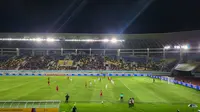 Suasana pertandingan Grup B Piala Dunia U-17 2023 antara Spanyol melawan Kanada di Stadion Manahan, Solo, Jumat (10/11/2023) masih sepi peminat. Jumlah penonton yang hadir pada laga ini mencapai 6.613. (Bola.com/Radifa Arsa)