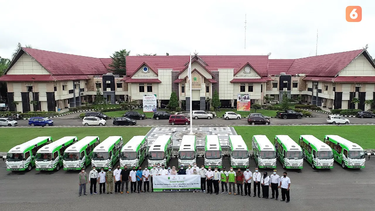 PT Berau Coal Bagikan Bus